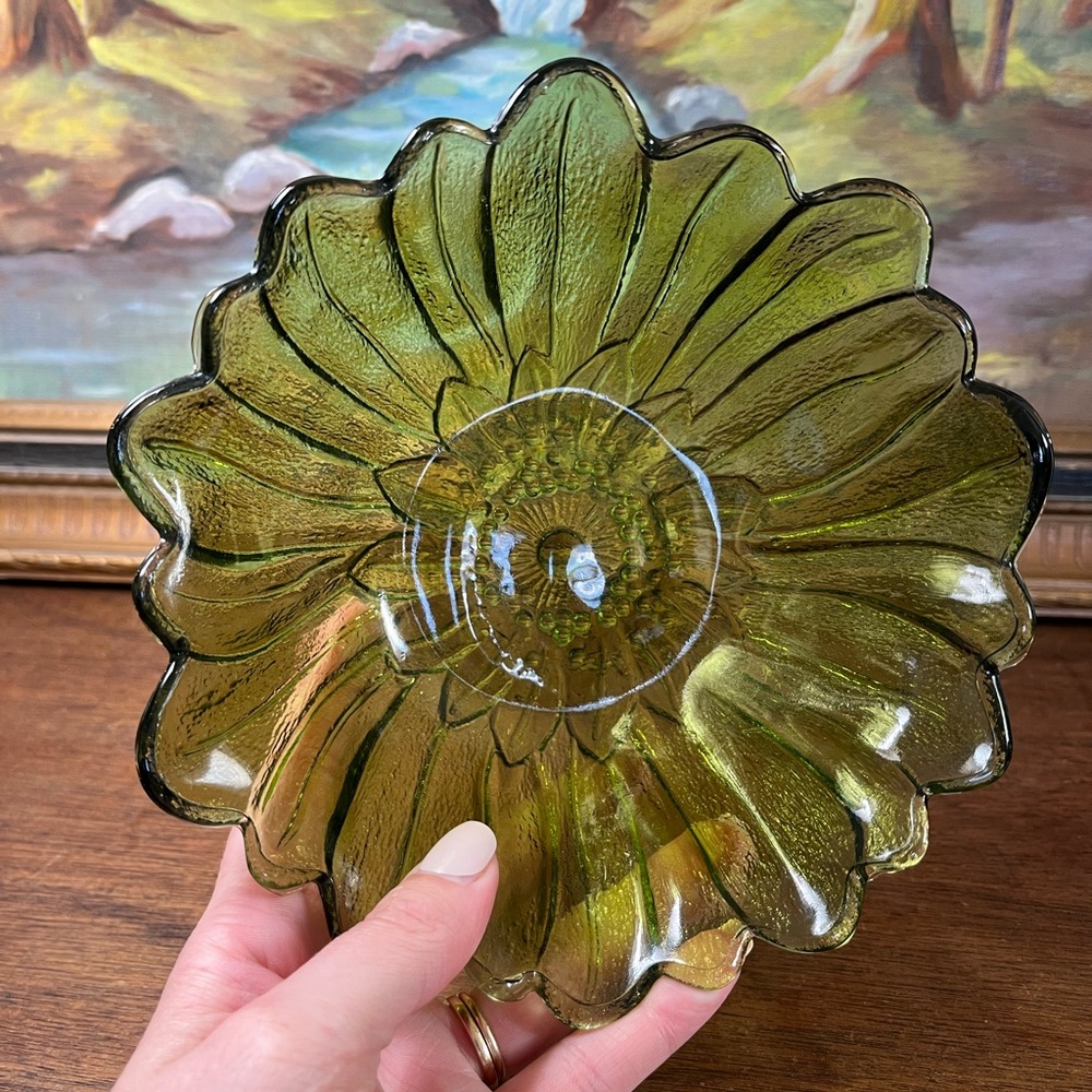 70’s green glass flower decorative bowl